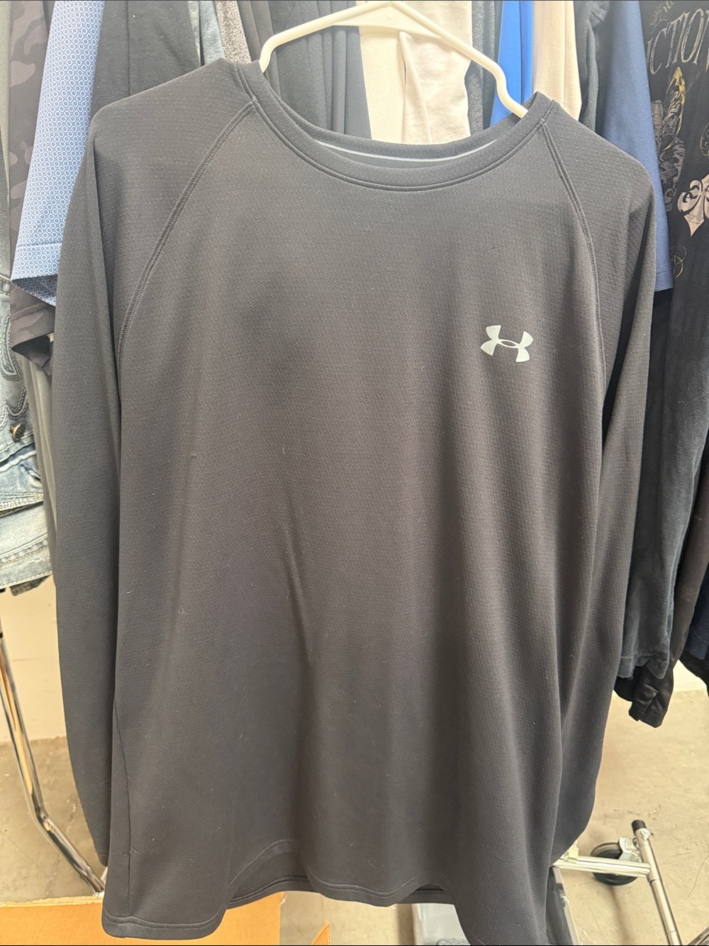 Under Armour Black Long-Sleeve Athletic Crewneck Shirt